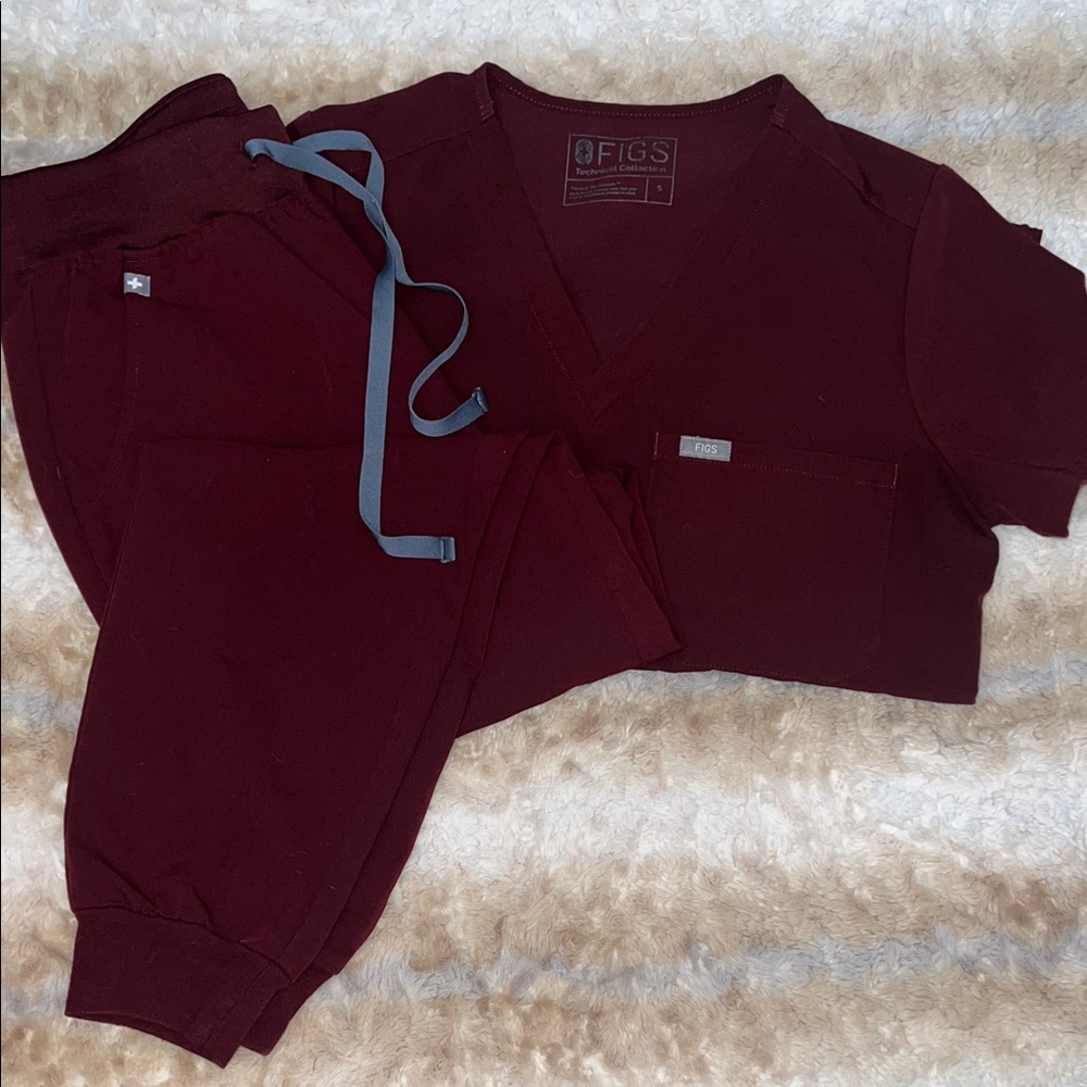 Figs Burgundy Scrub set